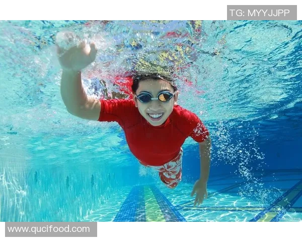 游泳锻炼全身肌肉增强心肺功能助力减压改善睡眠促进身心健康的多重益处